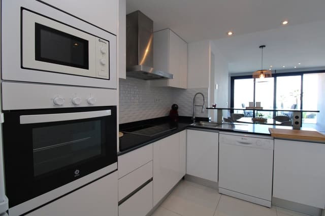 2 slaapkamer Appartement te koop in Punta Prima, Torrevieja met zwembad - € 420.000 (Ref: 9439587)