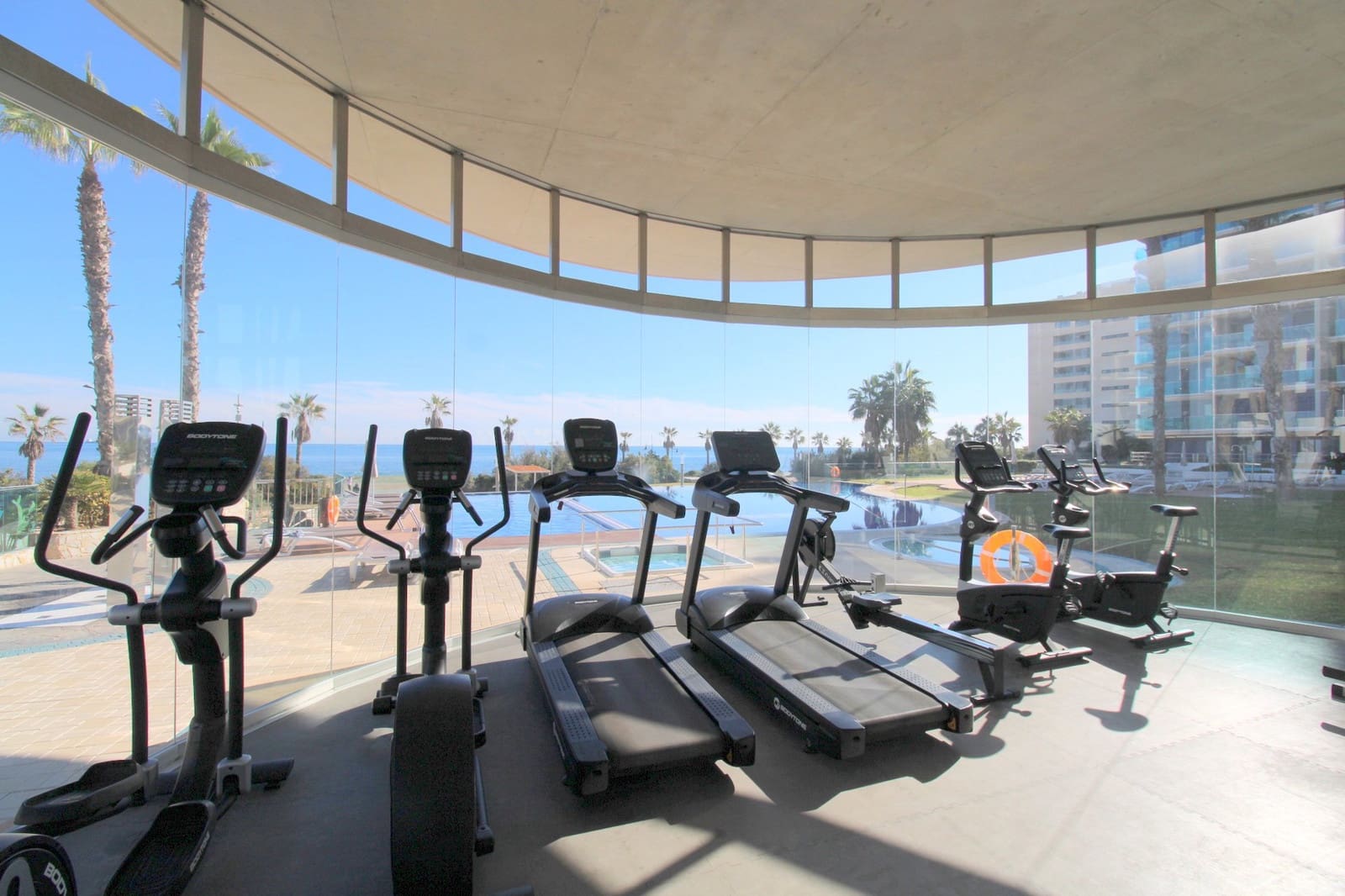 2 slaapkamer Appartement te koop in Punta Prima met zwembad - € 420.000 (Ref: 9439587)