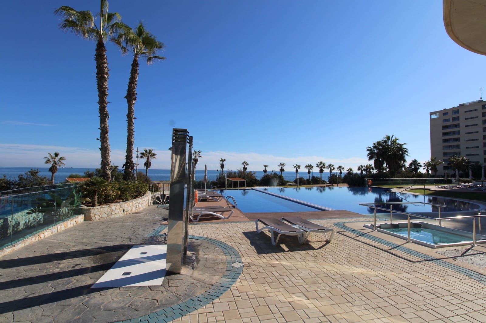 2 slaapkamer Appartement te koop in Punta Prima met zwembad - € 420.000 (Ref: 9439587)