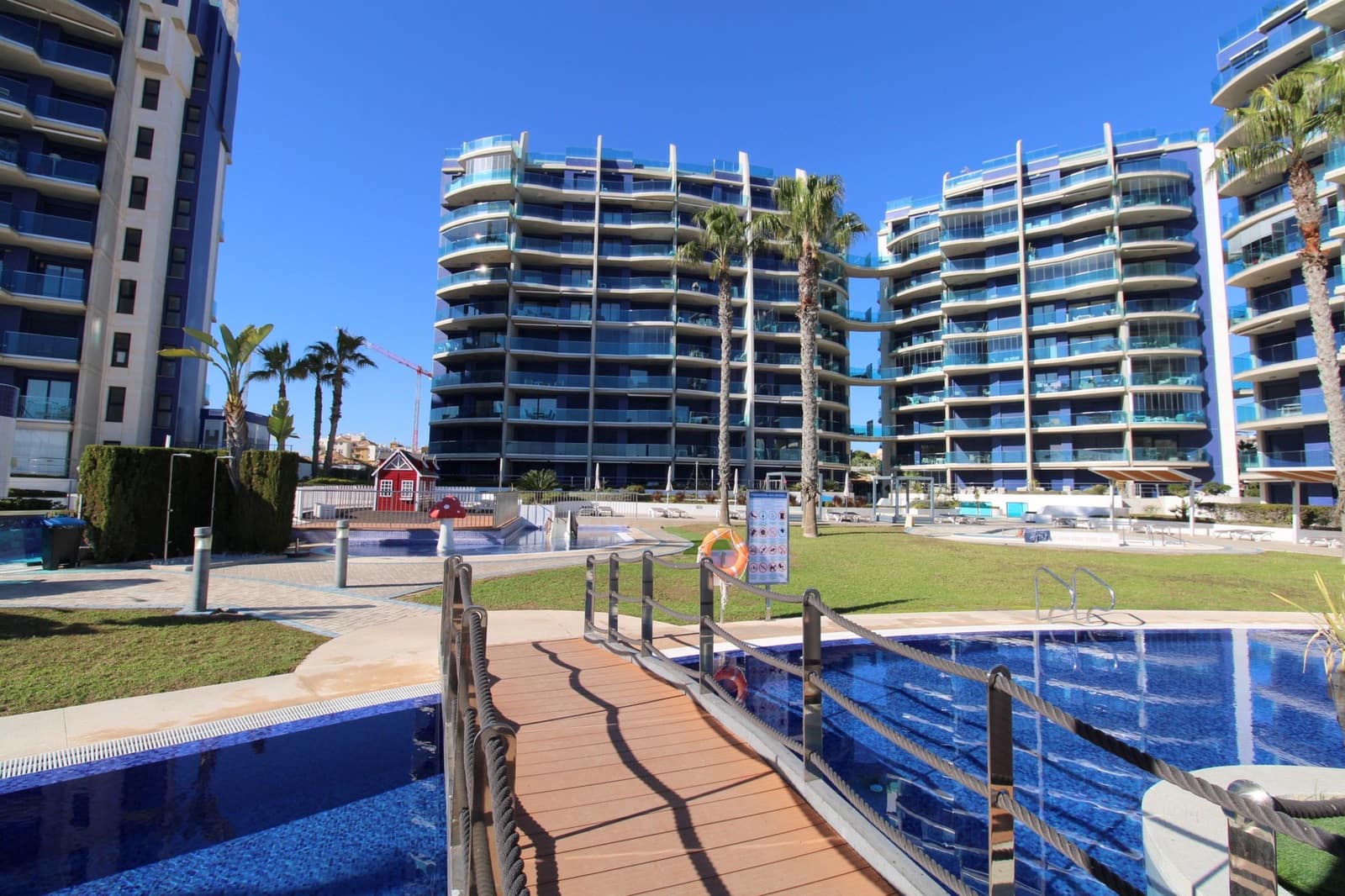 2 slaapkamer Appartement te koop in Punta Prima met zwembad - € 420.000 (Ref: 9439587)