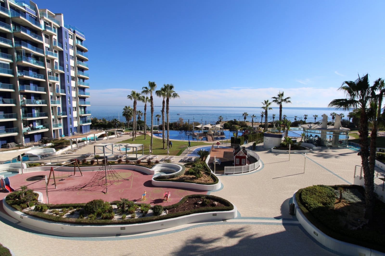 2 slaapkamer Appartement te koop in Punta Prima met zwembad - € 420.000 (Ref: 9439587)