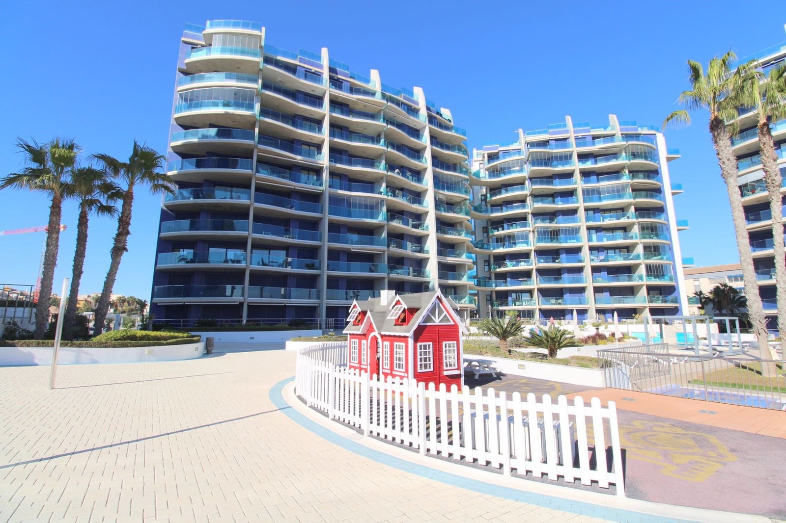 2 slaapkamer Appartement te koop in Punta Prima met zwembad - € 420.000 (Ref: 9439587)