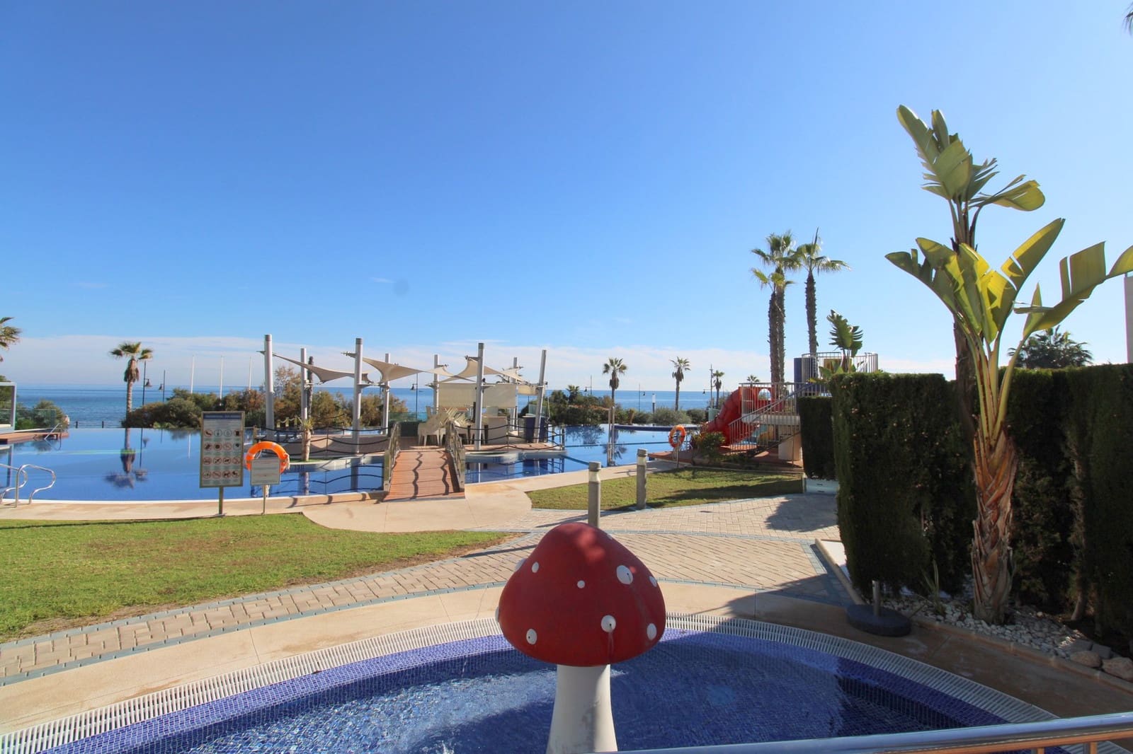 2 slaapkamer Appartement te koop in Punta Prima met zwembad - € 420.000 (Ref: 9439587)