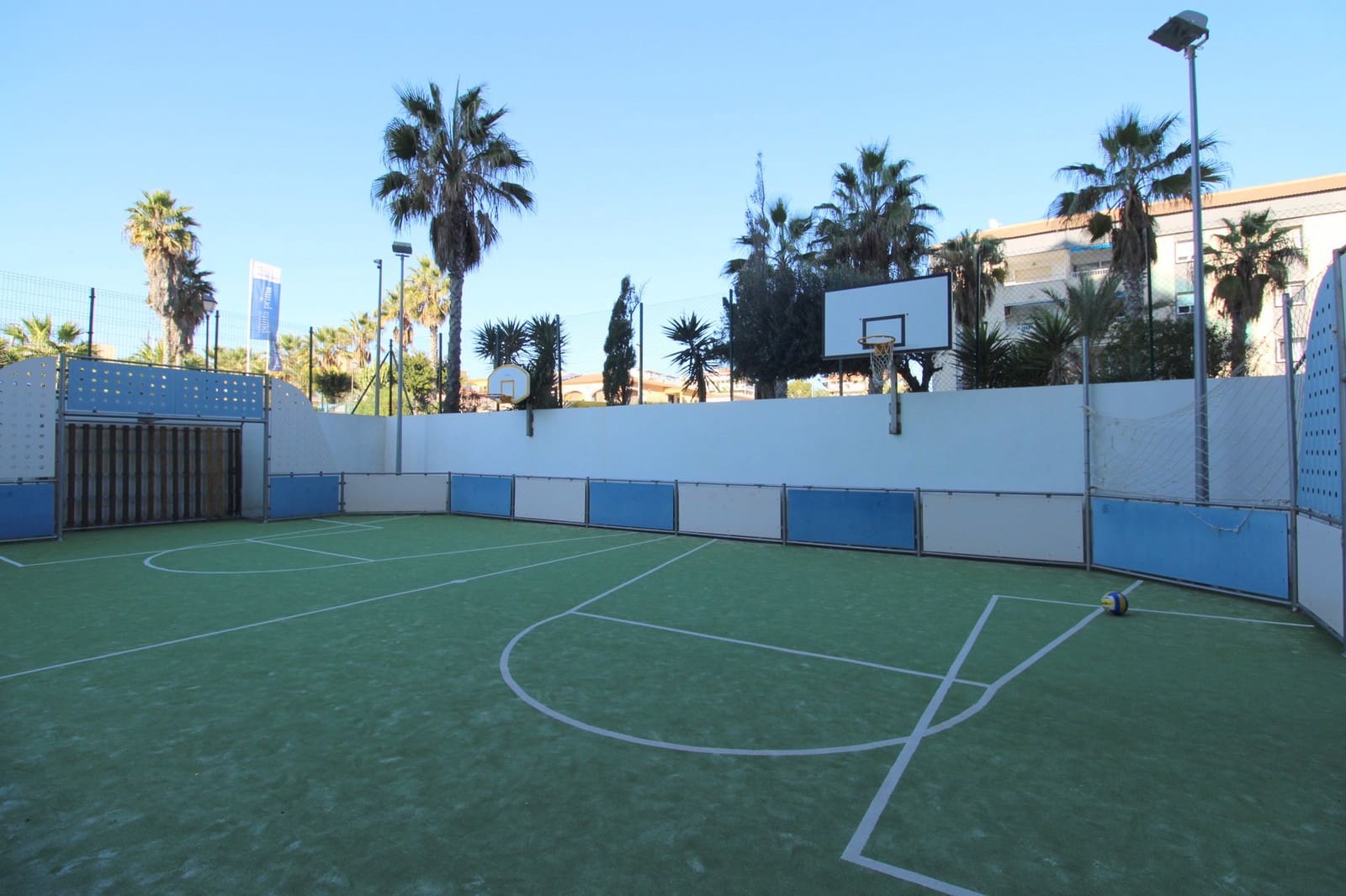 2 slaapkamer Appartement te koop in Punta Prima met zwembad - € 420.000 (Ref: 9439587)