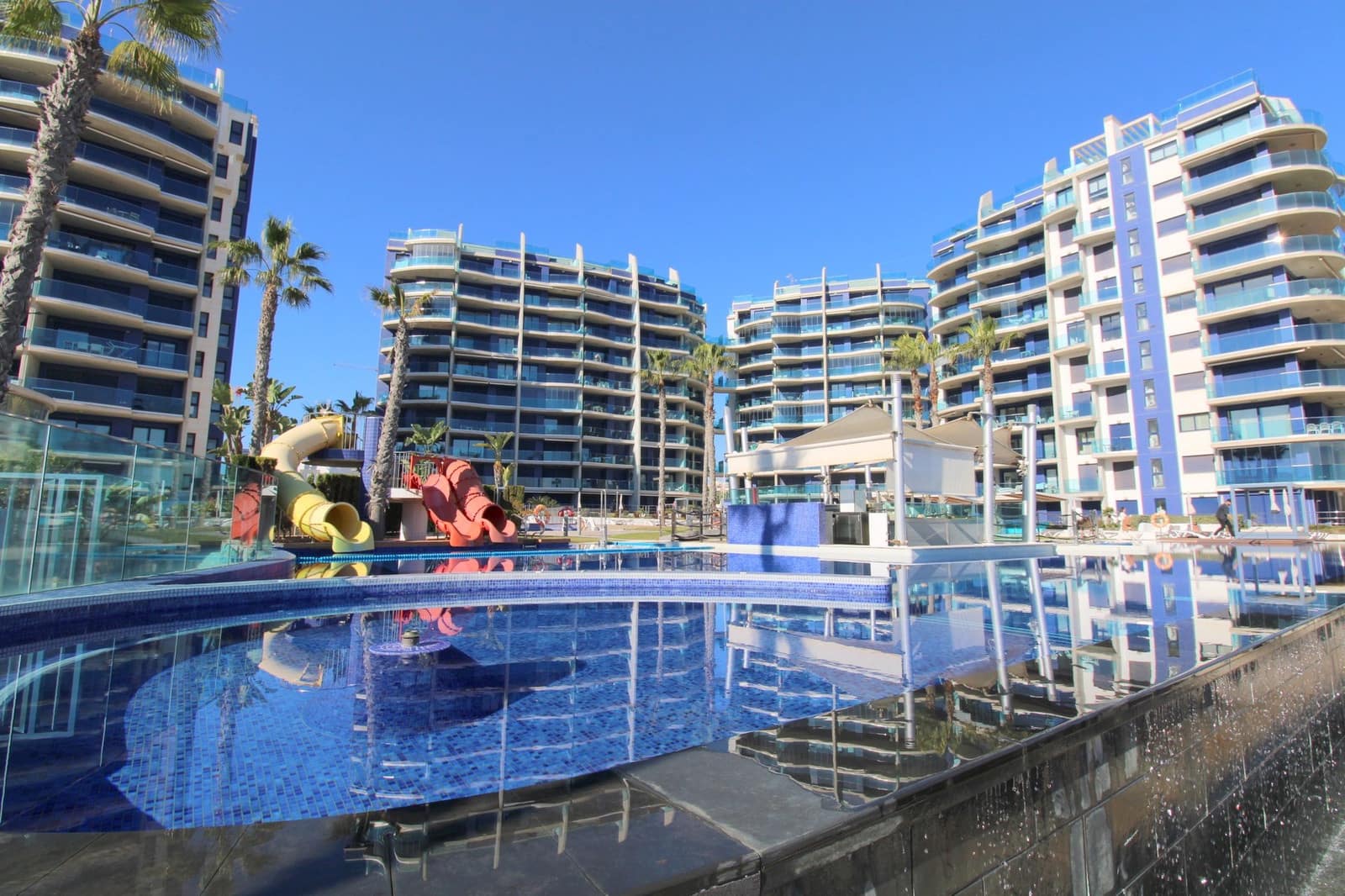 2 slaapkamer Appartement te koop in Punta Prima met zwembad - € 420.000 (Ref: 9439587)