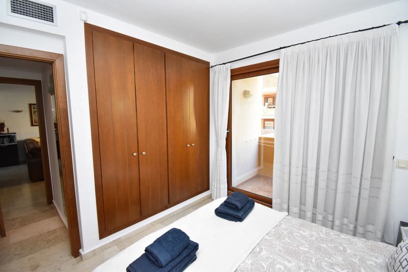 2 slaapkamer Appartement te koop in Punta Prima met zwembad - € 269.999 (Ref: 9448528)