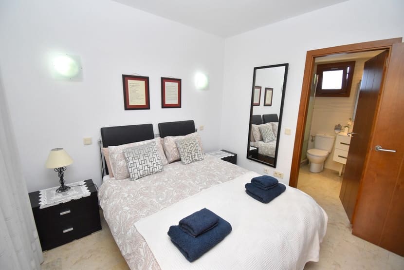2 slaapkamer Appartement te koop in Punta Prima met zwembad - € 269.999 (Ref: 9448528)
