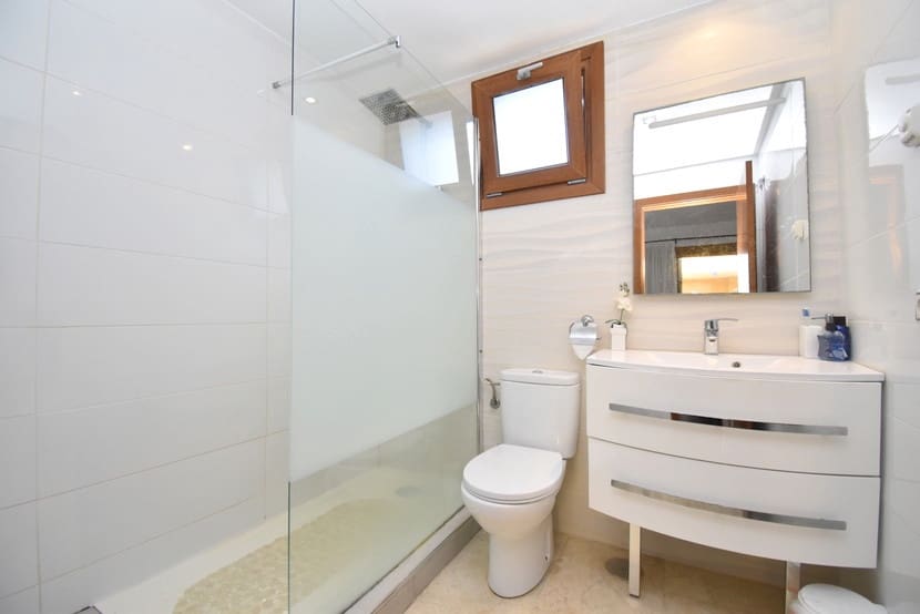 2 slaapkamer Appartement te koop in Punta Prima met zwembad - € 269.999 (Ref: 9448528)