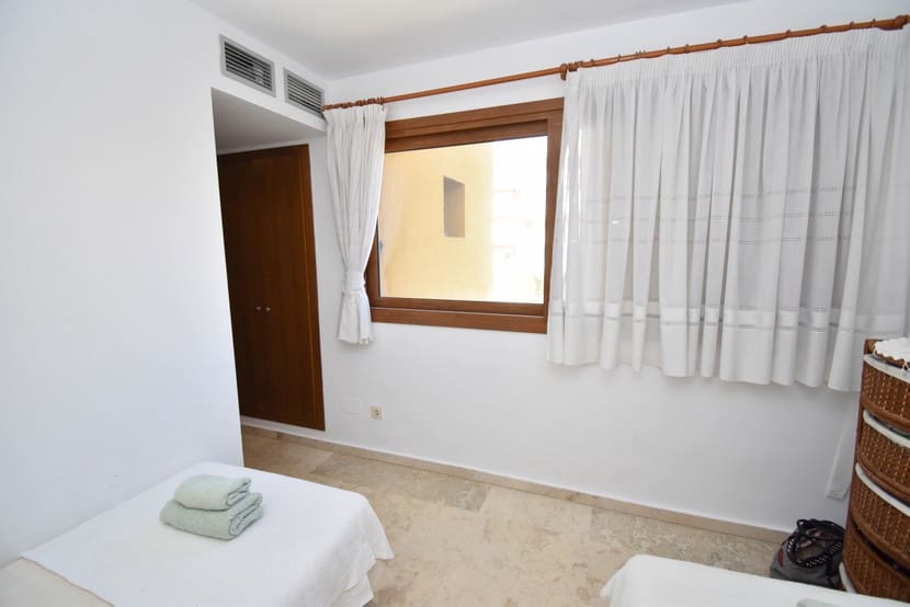 2 slaapkamer Appartement te koop in Punta Prima met zwembad - € 269.999 (Ref: 9448528)