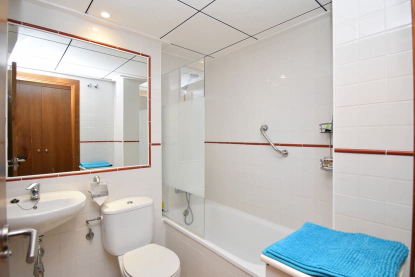 2 slaapkamer Appartement te koop in Punta Prima met zwembad - € 269.999 (Ref: 9448528)