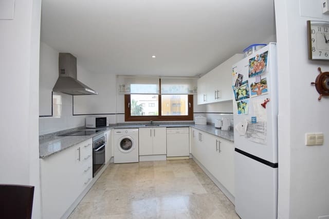 2 slaapkamer Appartement te koop in Punta Prima, Torrevieja met zwembad - € 269.999 (Ref: 9448528)