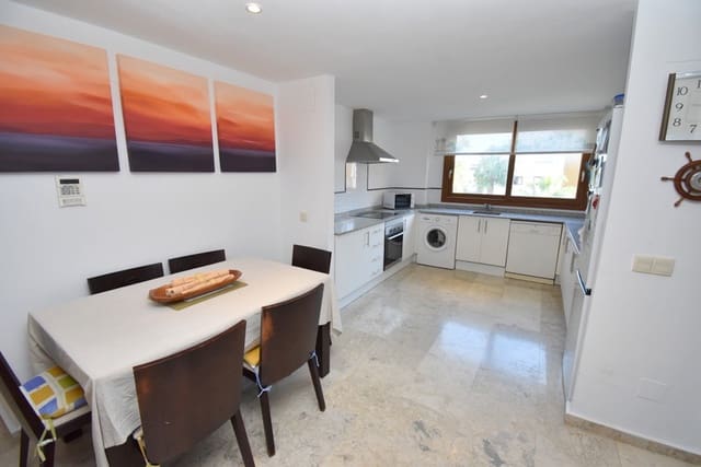 2 slaapkamer Appartement te koop in Punta Prima, Torrevieja met zwembad - € 269.999 (Ref: 9448528)