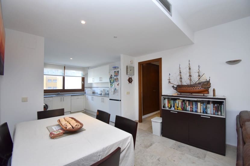 2 slaapkamer Appartement te koop in Punta Prima met zwembad - € 269.999 (Ref: 9448528)