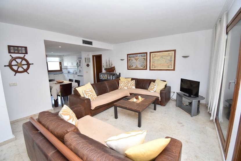 2 slaapkamer Appartement te koop in Punta Prima met zwembad - € 269.999 (Ref: 9448528)