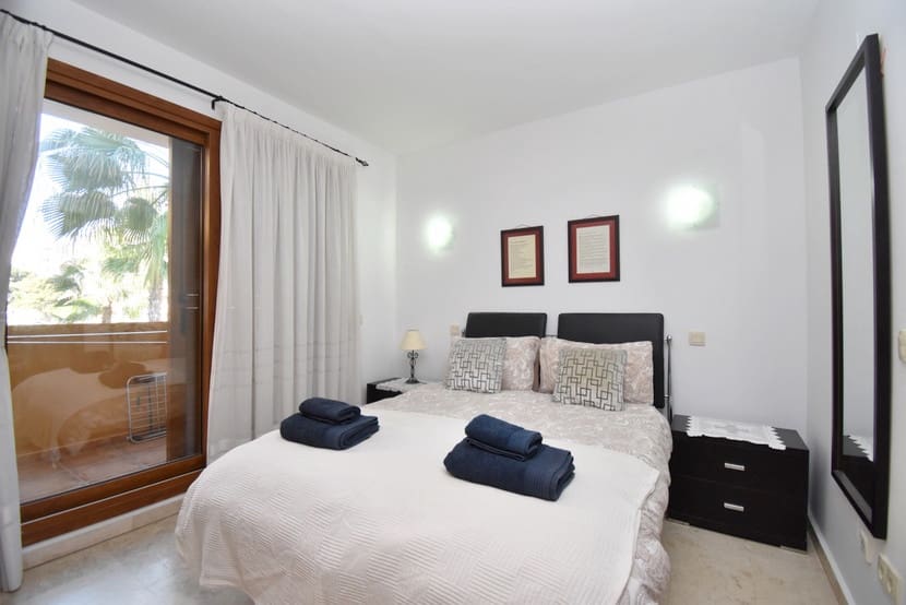 2 slaapkamer Appartement te koop in Punta Prima met zwembad - € 269.999 (Ref: 9448528)