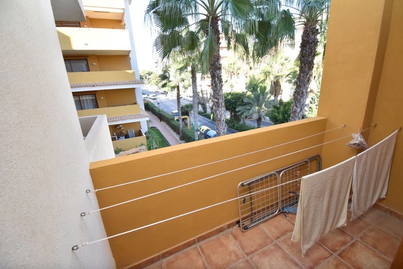 2 slaapkamer Appartement te koop in Punta Prima met zwembad - € 269.999 (Ref: 9448528)