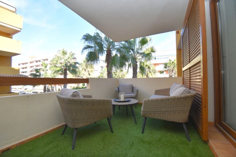 2 slaapkamer Appartement te koop in Punta Prima met zwembad - € 269.999 (Ref: 9448528)