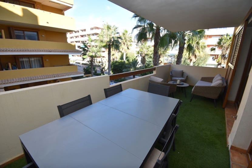 2 slaapkamer Appartement te koop in Punta Prima met zwembad - € 269.999 (Ref: 9448528)