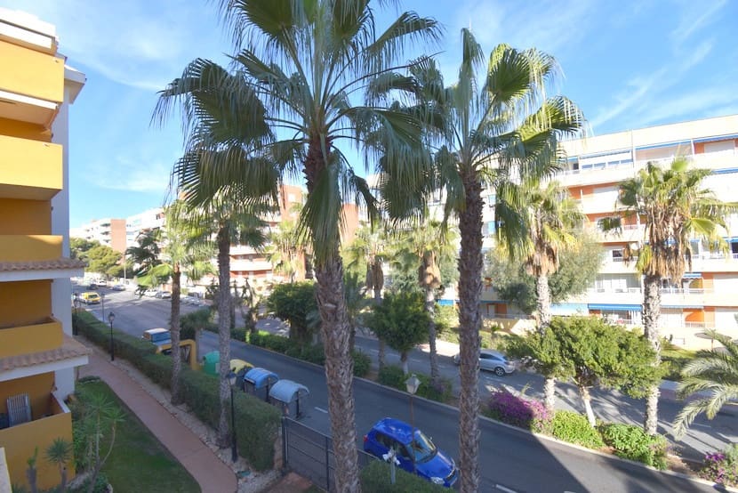 2 slaapkamer Appartement te koop in Punta Prima met zwembad - € 269.999 (Ref: 9448528)