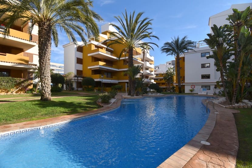 2 slaapkamer Appartement te koop in Punta Prima met zwembad - € 269.999 (Ref: 9448528)