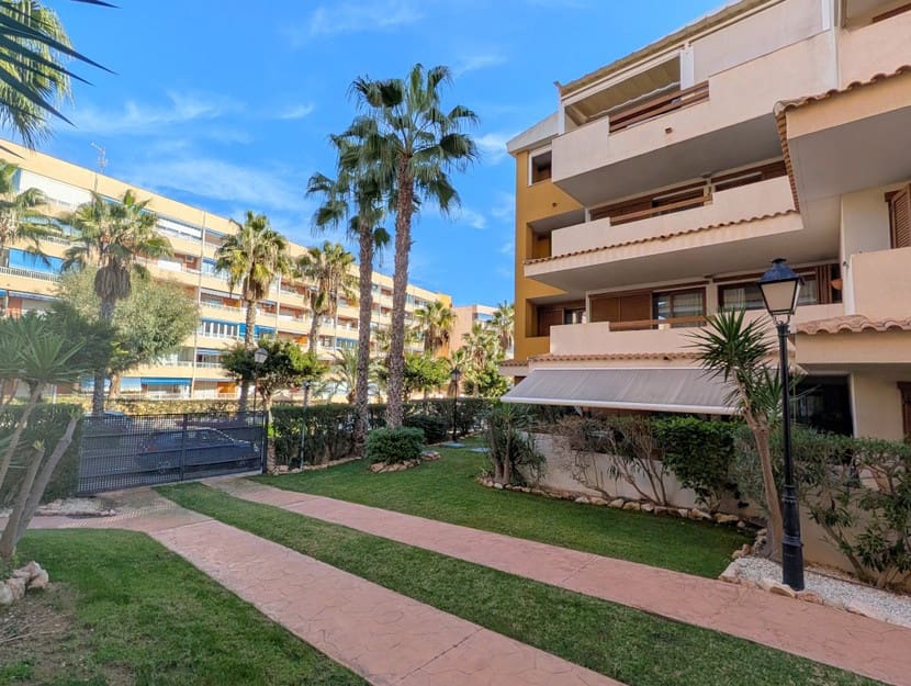 2 slaapkamer Appartement te koop in Punta Prima met zwembad - € 269.999 (Ref: 9448528)