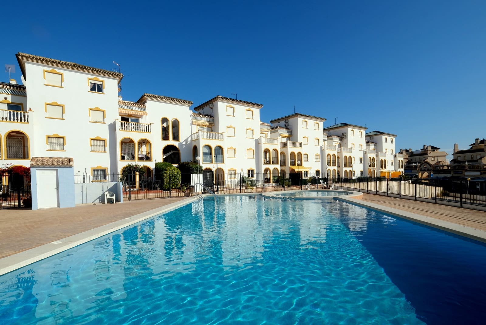 2 Zimmer Apartment zu verkaufen in La Zenia mit Pool - 169.995 € (Ref: 9468189)