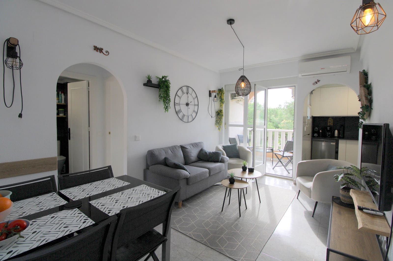 3 bedroom Penthouse for sale in Torrevieja with pool - € 169,999 (Ref: 9472758)