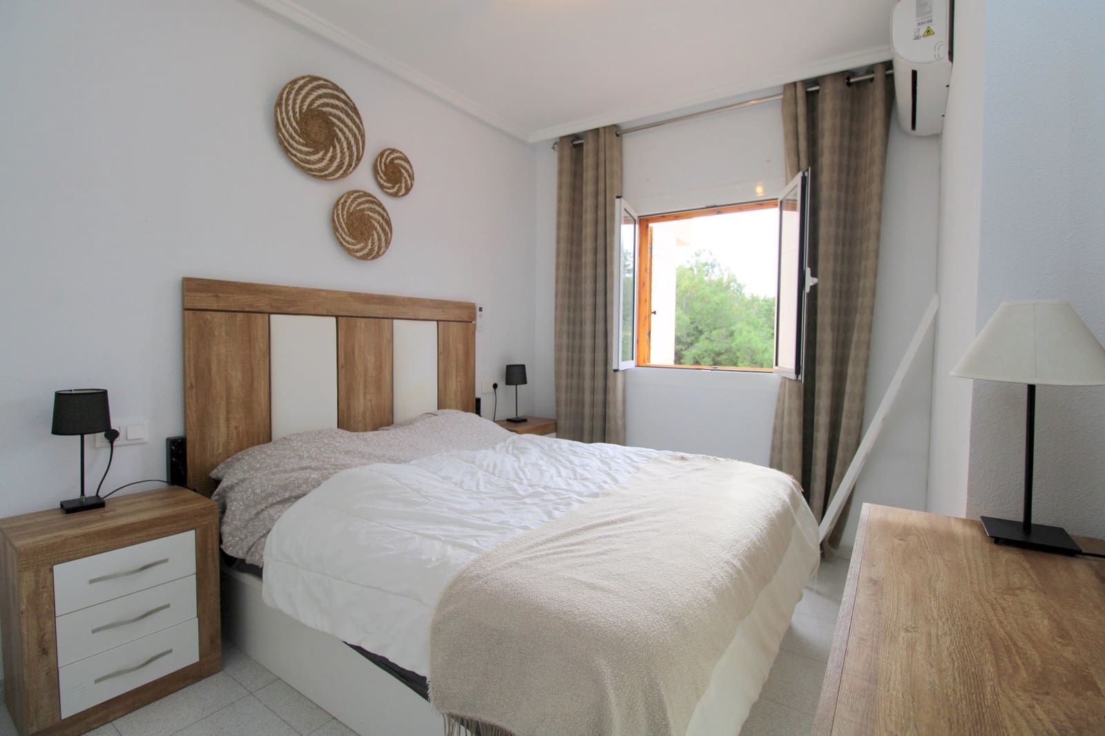 3 bedroom Penthouse for sale in Torrevieja with pool - € 169,999 (Ref: 9472758)