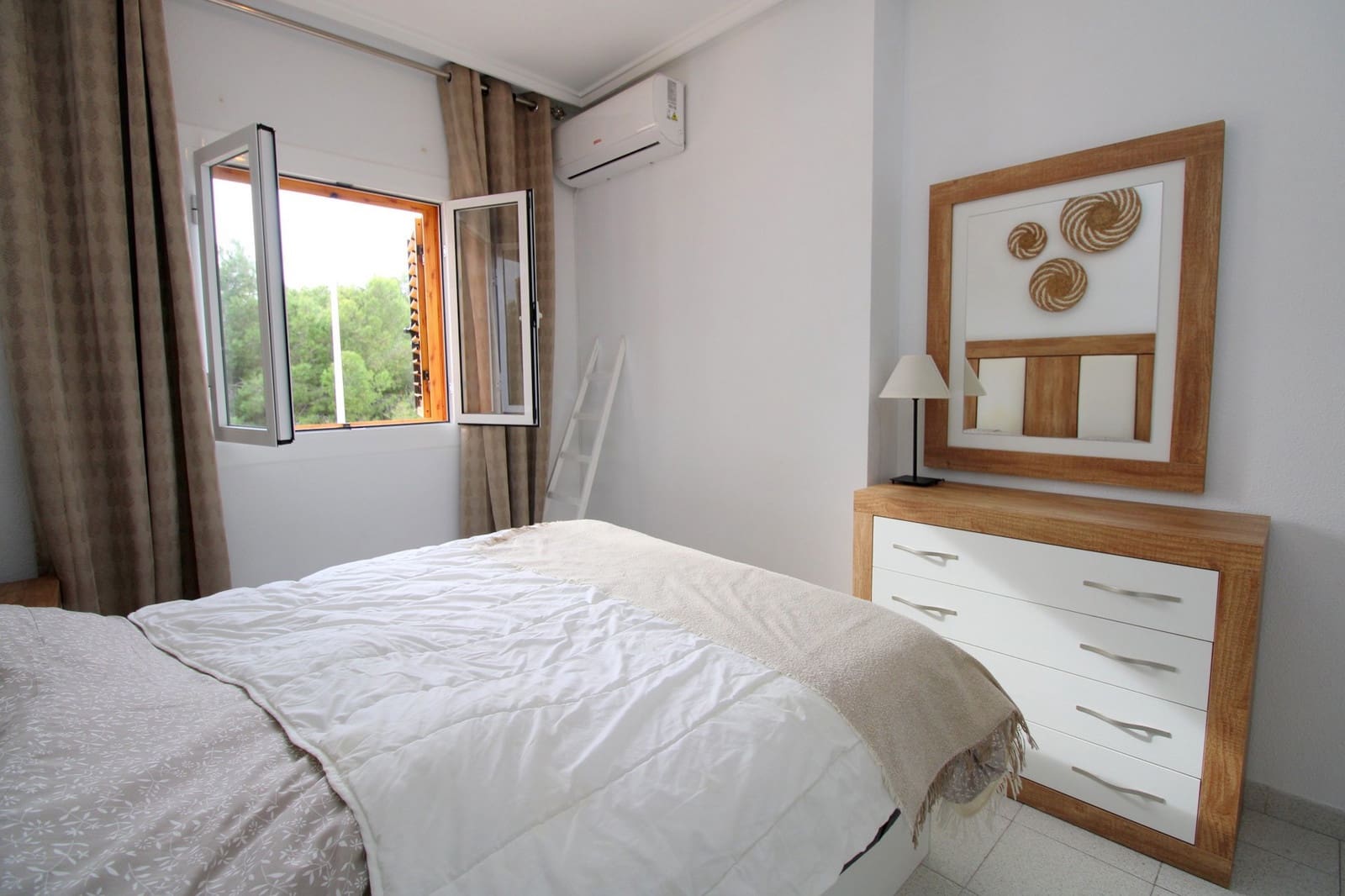 3 bedroom Penthouse for sale in Torrevieja with pool - € 169,999 (Ref: 9472758)