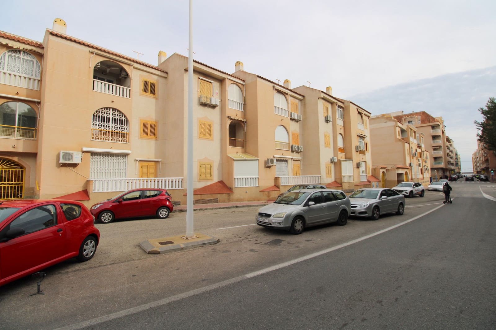 3 bedroom Penthouse for sale in Torrevieja with pool - € 169,999 (Ref: 9472758)