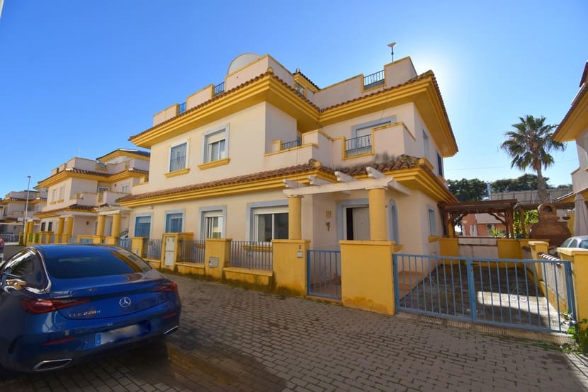 Casa de 3 habitaciones en La Tercia en venta con piscina - 123.950 € (Ref: 9488218)