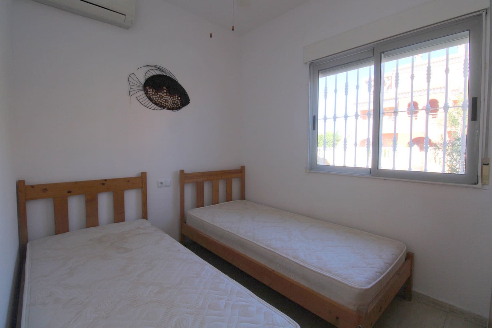 2 soveværelse Villa til salg i Villamartin med swimmingpool - € 180.000 (Ref: 9548875)