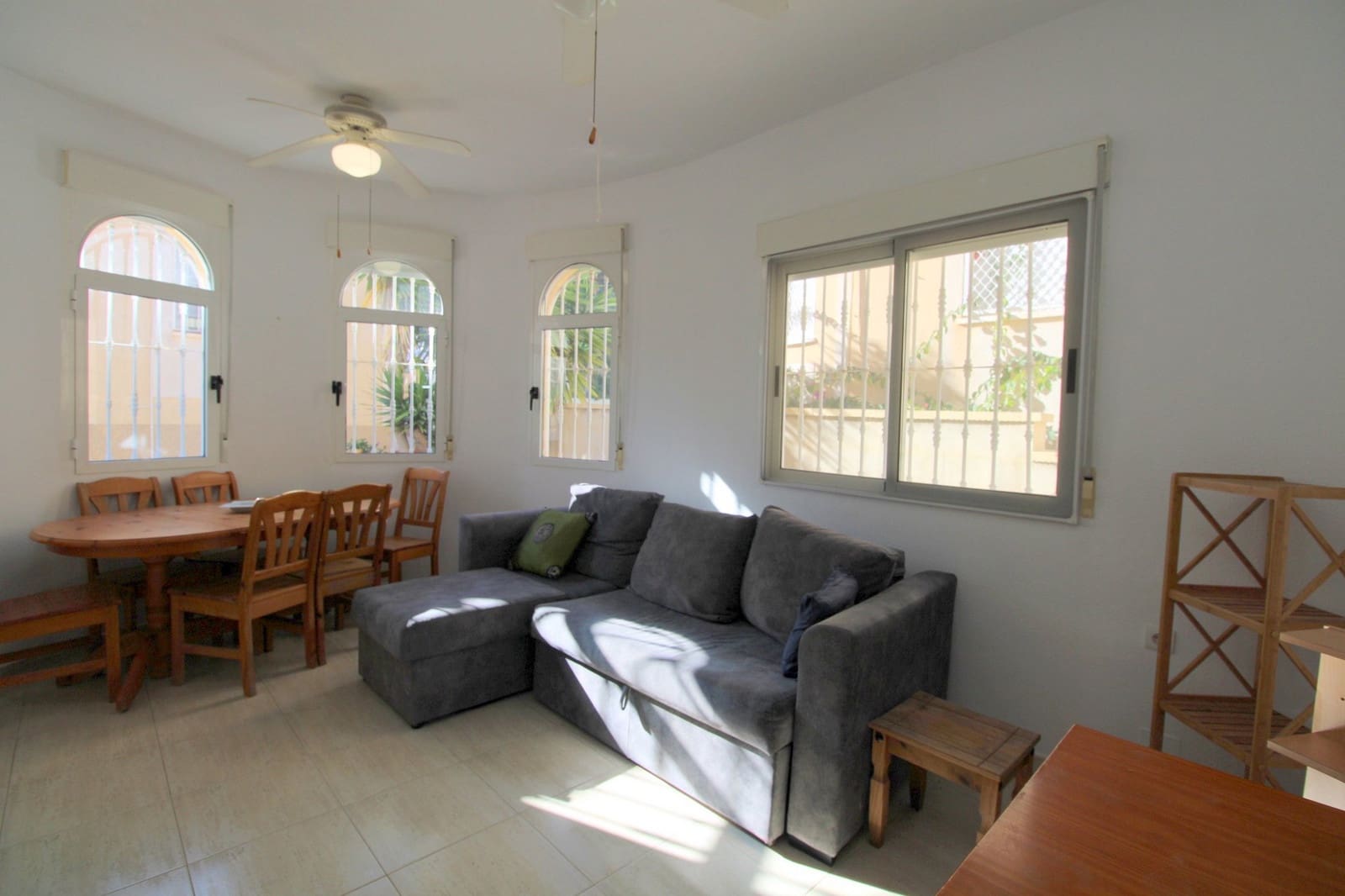 2 soveværelse Villa til salg i Villamartin med swimmingpool - € 180.000 (Ref: 9548875)