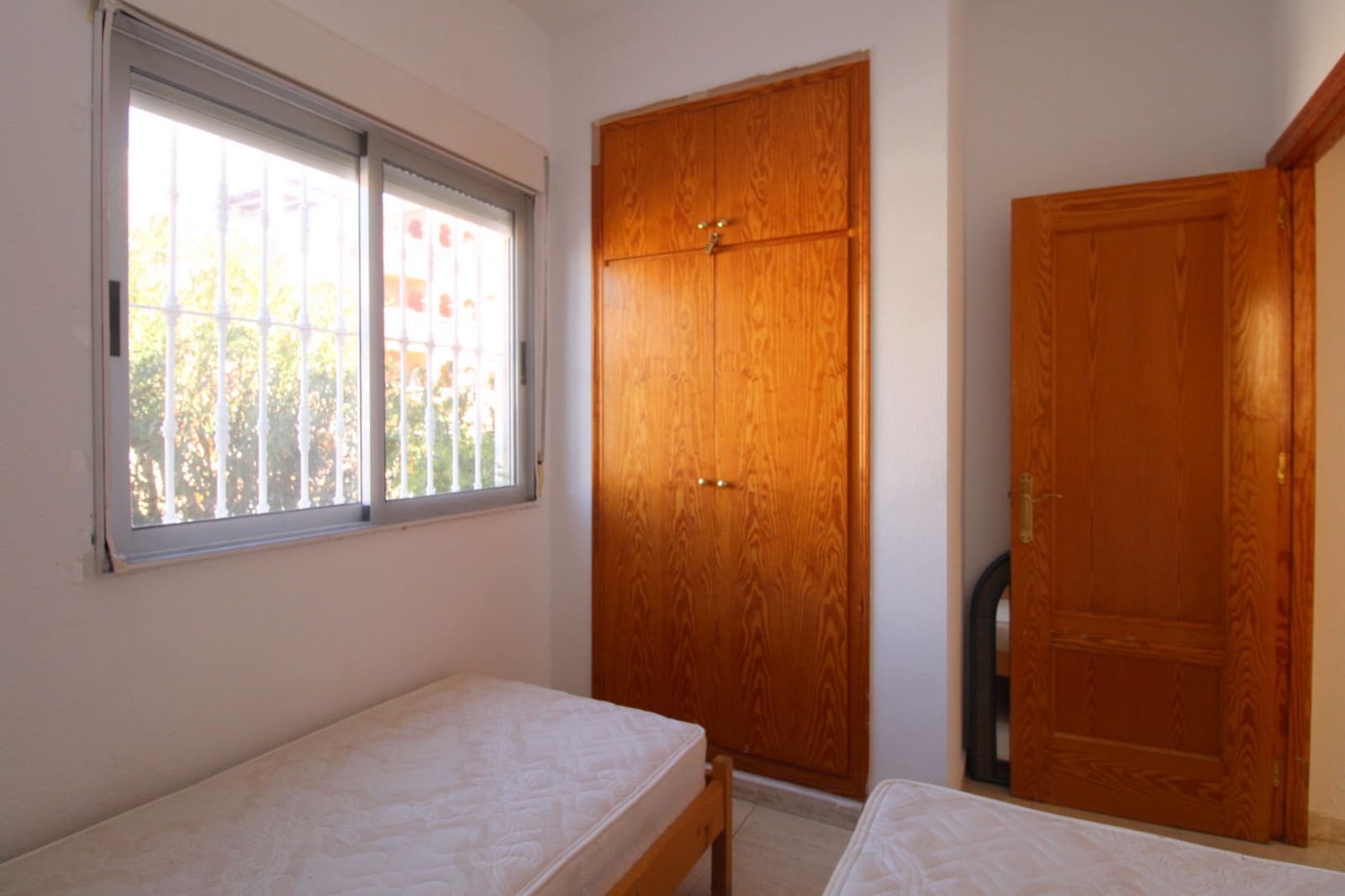 2 soveværelse Villa til salg i Villamartin med swimmingpool - € 180.000 (Ref: 9548875)