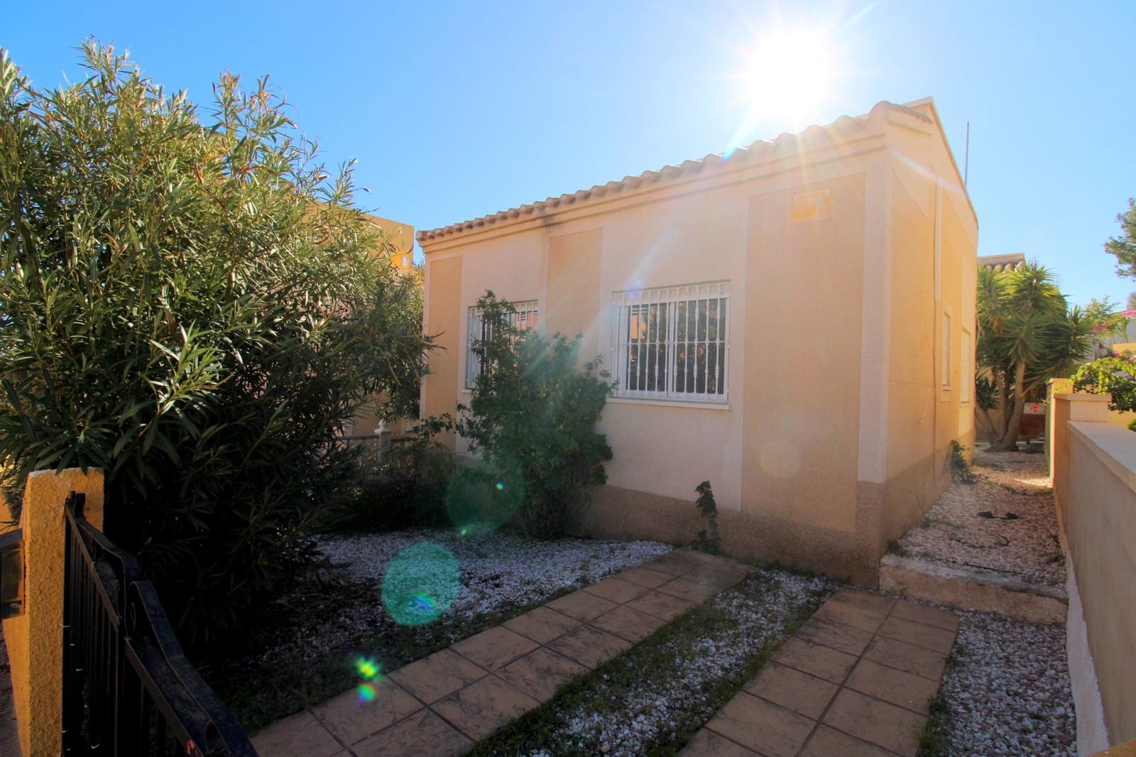 2 soveværelse Villa til salg i Villamartin med swimmingpool - € 180.000 (Ref: 9548875)