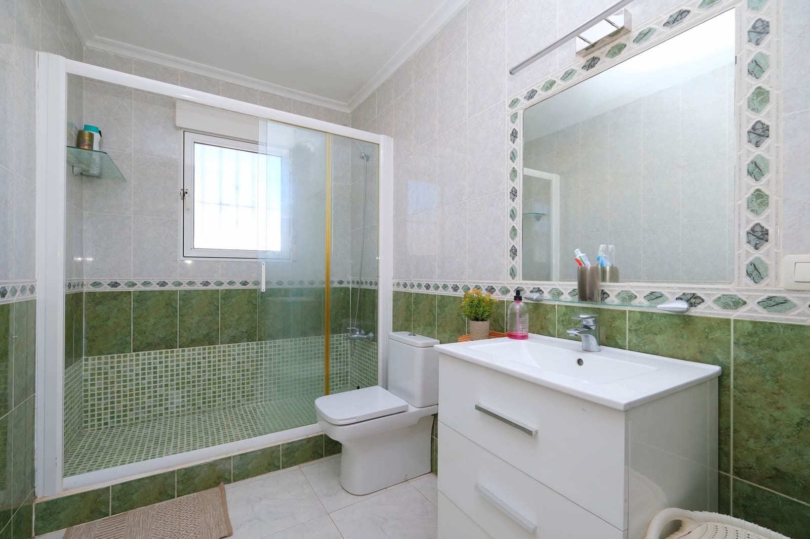 4 soveværelse Villa til salg i Villamartin med swimmingpool - € 225.000 (Ref: 9548877)