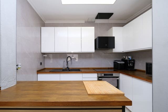 4 soveværelse Villa til salg i Villamartin, Orihuela med swimmingpool - € 225.000 (Ref: 9548877)