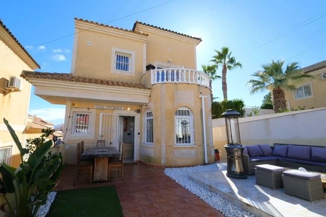 4 soveværelse Villa til salg i Villamartin, Orihuela med swimmingpool - € 225.000 (Ref: 9548877)