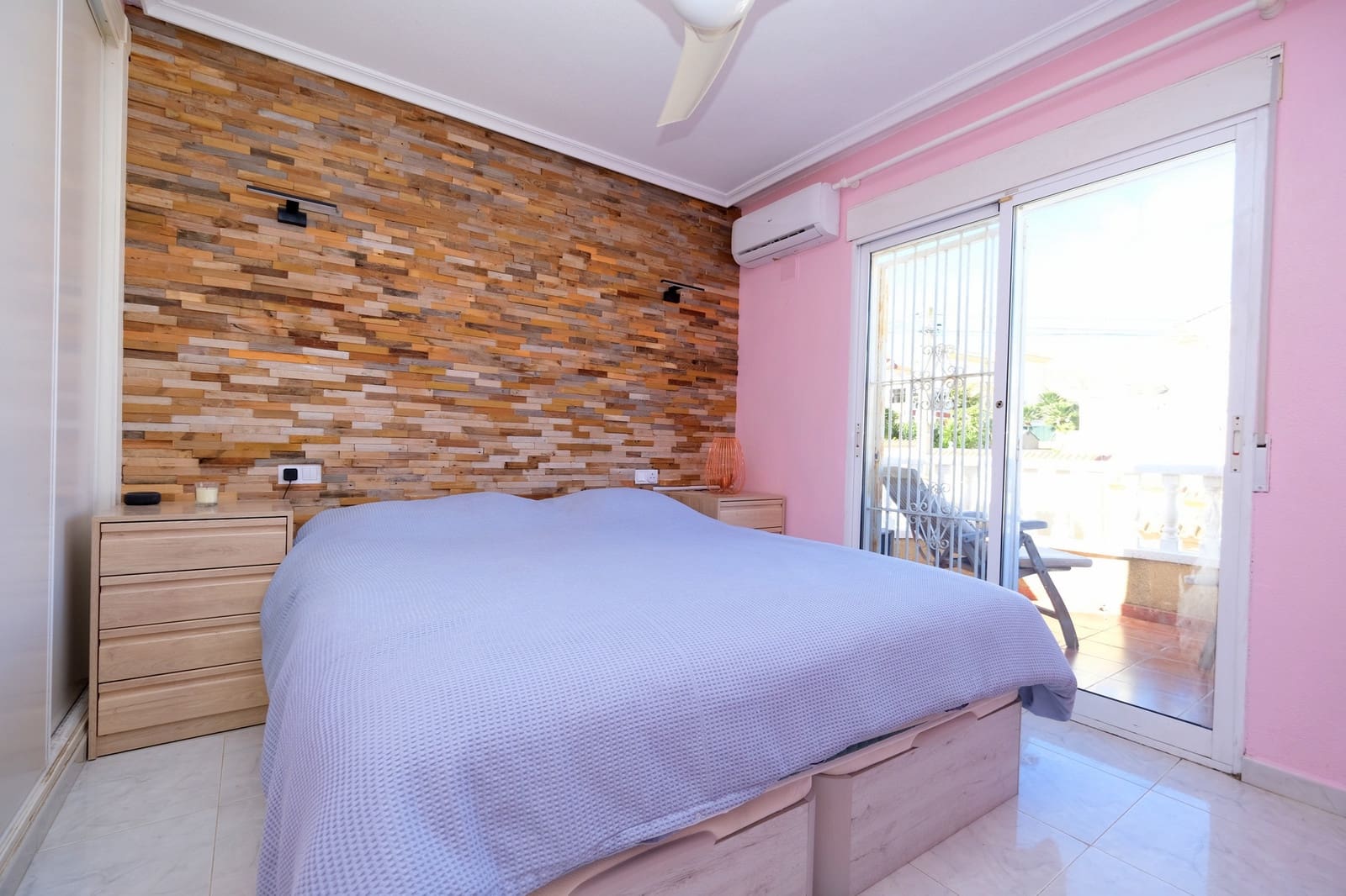 4 soveværelse Villa til salg i Villamartin med swimmingpool - € 225.000 (Ref: 9548877)