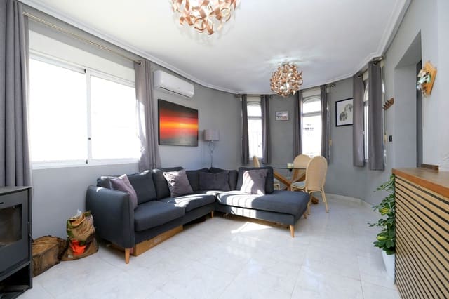 4 soveværelse Villa til salg i Villamartin, Orihuela med swimmingpool - € 225.000 (Ref: 9548877)