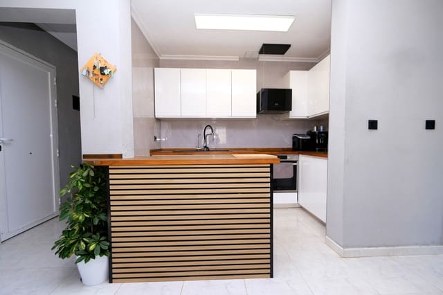 4 soveværelse Villa til salg i Villamartin, Orihuela med swimmingpool - € 225.000 (Ref: 9548877)