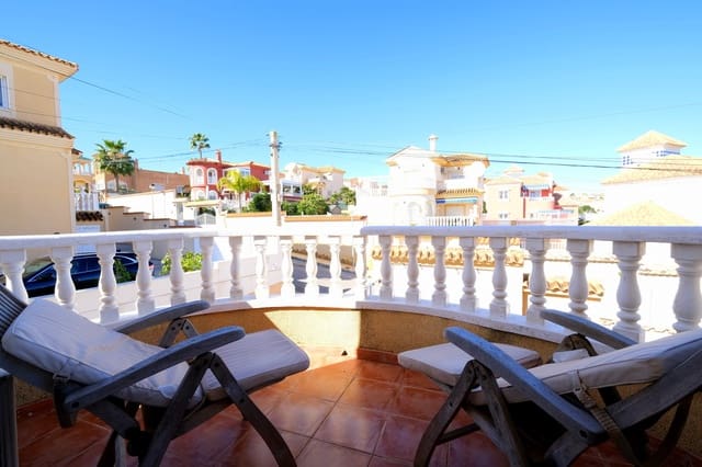 4 soveværelse Villa til salg i Villamartin, Orihuela med swimmingpool - € 225.000 (Ref: 9548877)