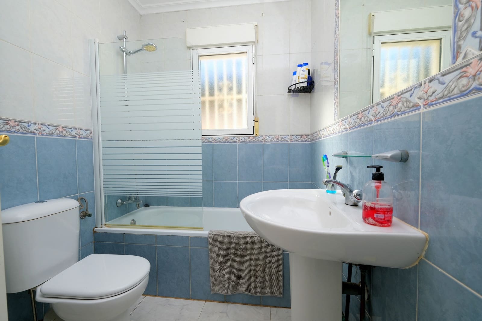 4 soveværelse Villa til salg i Villamartin med swimmingpool - € 225.000 (Ref: 9548877)