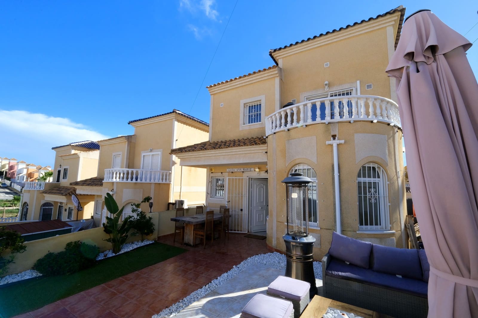 4 soveværelse Villa til salg i Villamartin med swimmingpool - € 225.000 (Ref: 9548877)