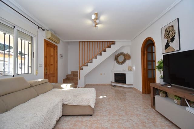 3 makuuhuone Omakotitalo myytävänä paikassa Playa Flamenca, Orihuela mukana uima-altaan - 219 000 € (Ref: 9548878)