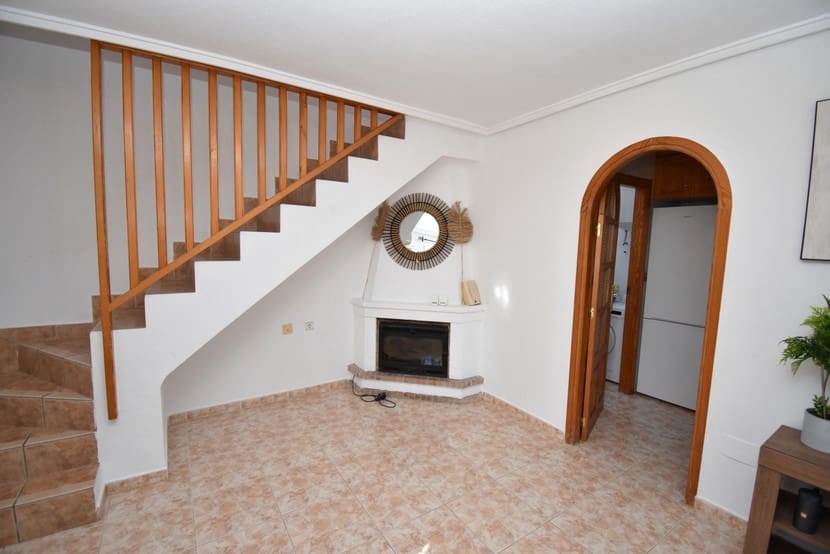 3 makuuhuone Omakotitalo myytävänä paikassa Playa Flamenca mukana uima-altaan - 219 000 € (Ref: 9548878)