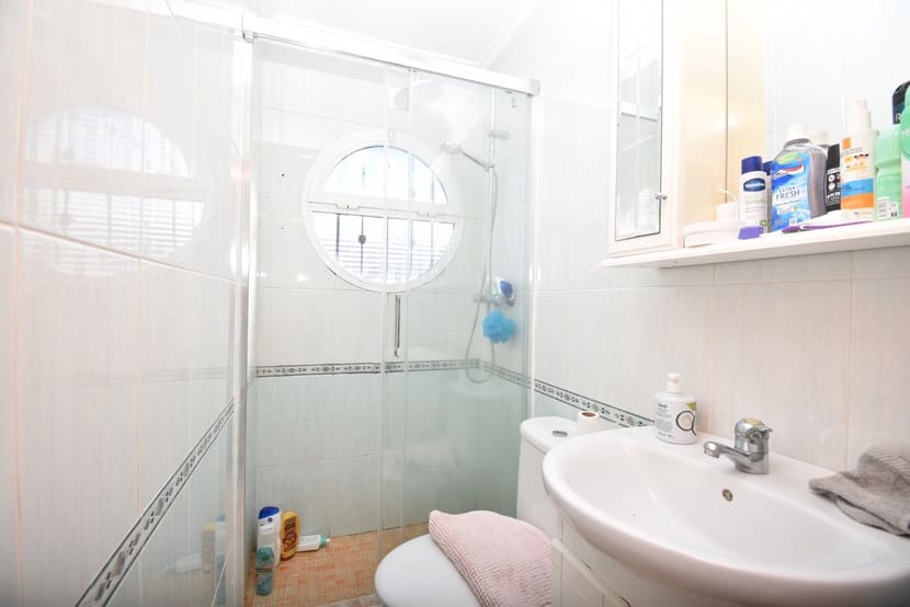 3 makuuhuone Omakotitalo myytävänä paikassa Playa Flamenca mukana uima-altaan - 219 000 € (Ref: 9548878)