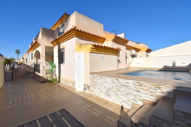 3 makuuhuone Omakotitalo myytävänä paikassa Playa Flamenca, Orihuela mukana uima-altaan - 219 000 € (Ref: 9548878)