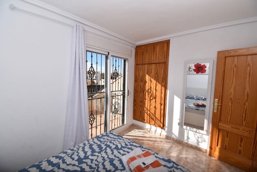 3 makuuhuone Omakotitalo myytävänä paikassa Playa Flamenca mukana uima-altaan - 219 000 € (Ref: 9548878)