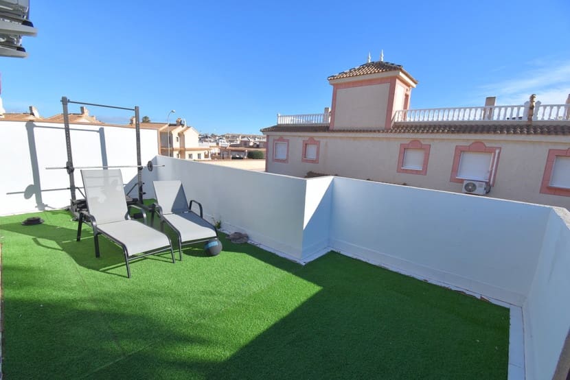 3 makuuhuone Omakotitalo myytävänä paikassa Playa Flamenca mukana uima-altaan - 219 000 € (Ref: 9548878)